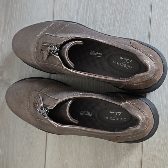 Clarks Collection Women Metallic Slip-On Shoes with Zipper Cushio Feel Sz 9M - Picture 7 of 12